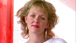 Neu in der Pornoszene Milf mit Dildo Retro
