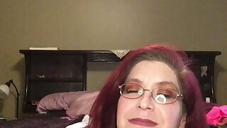 LilGiantess Chats With Her Cuck