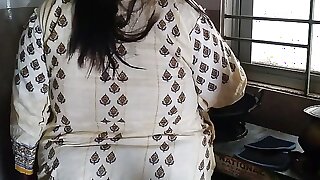 Desi Bhabhi Khana Bana Rahi The Tabhi Devar Piche Se Aya Aur Uski Chudai Kar De - Bhabhi Fucked In Kitchen While Cooking