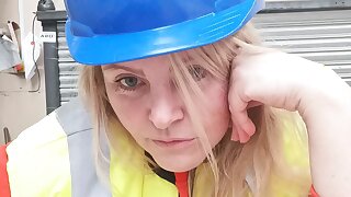 Flashing in the warehouse for the boys - BBW ass & tits