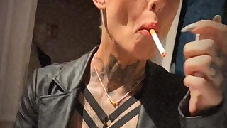 Smoking Lady Vicky Hundt