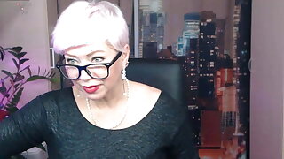 Mature gaping pussy and dick in cunt close-up